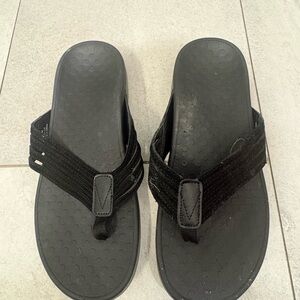 Vionic Black Flip Flop Sandals